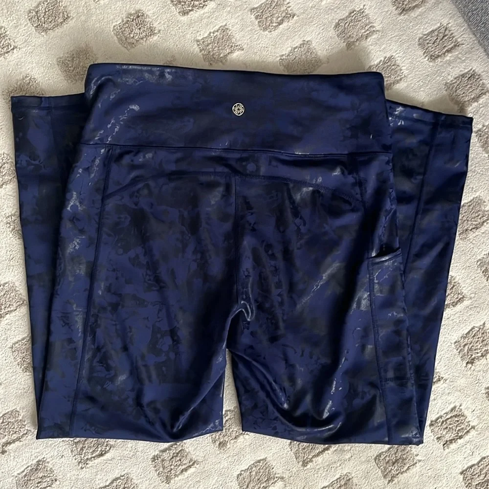 Lilly Pulitzer Luxletic High Rise Midi Leggings SZ L True Navy Shoreline Foil - Picture 5 of 5